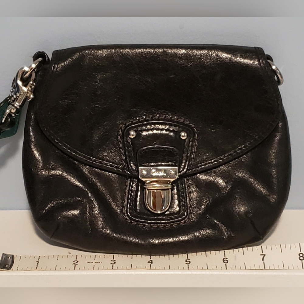 COACH POPPY Distressed Italian Leather Wristlet - Black - USED